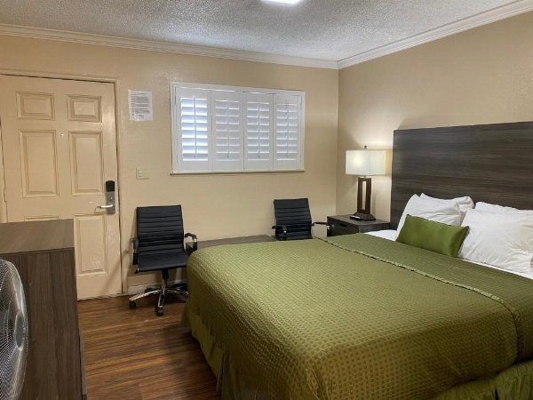 Holland Inn & Suites image 10