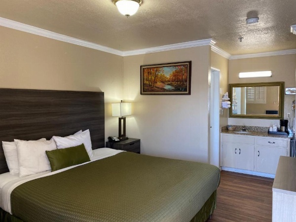 Holland Inn & Suites image 11