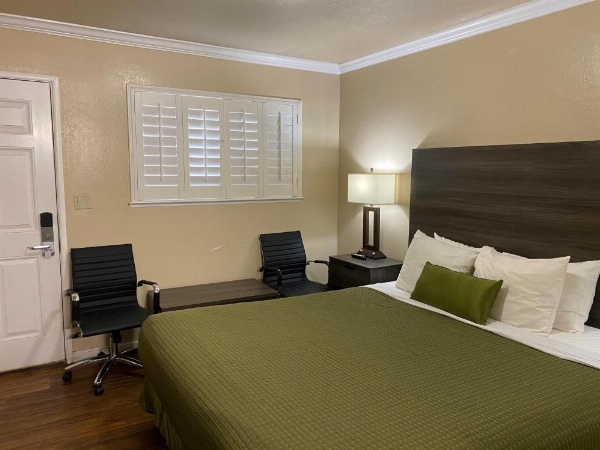 Holland Inn & Suites image 13