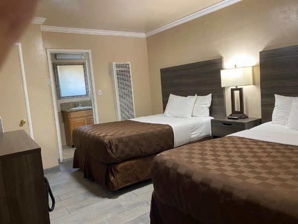 Holland Inn & Suites image 17