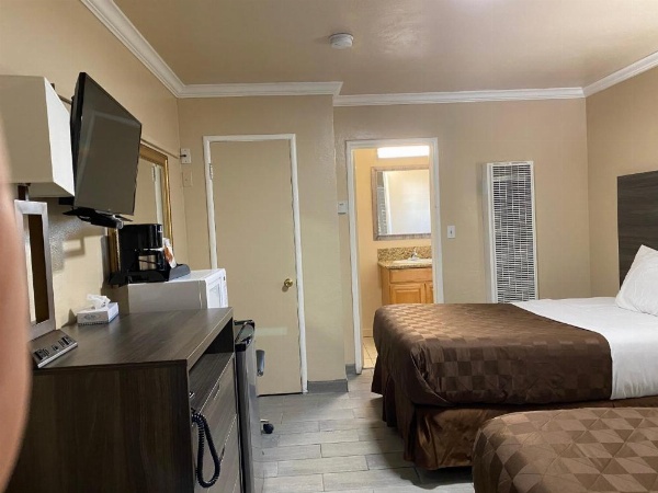 Holland Inn & Suites image 18