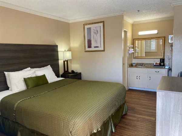 Holland Inn & Suites image 6
