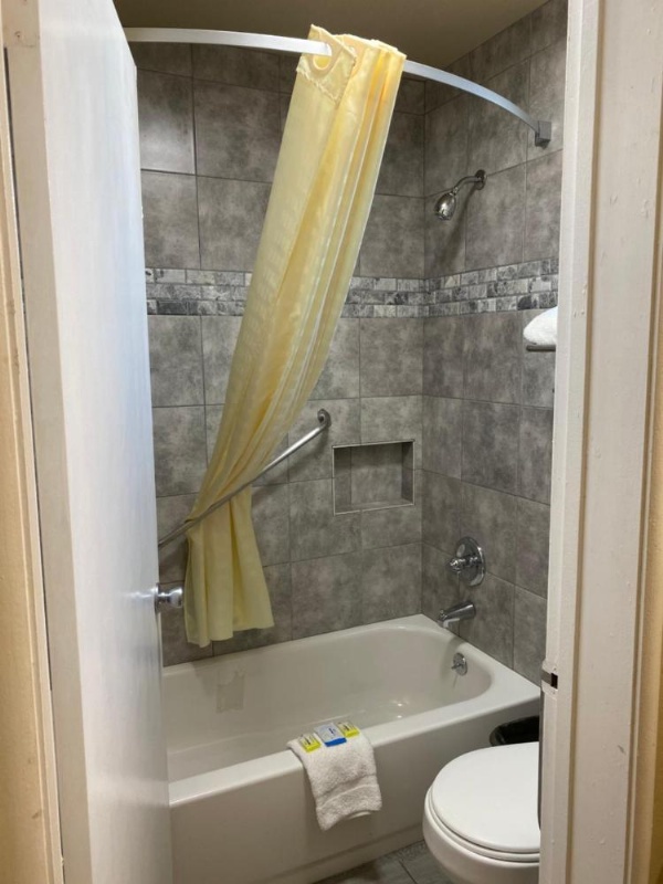 Holland Inn & Suites image 8